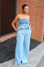 Load image into Gallery viewer, Two Piece Halter Jean Set
